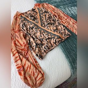 Free People top. Size small. Great condition. Super cute and flattering!!